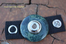 Load image into Gallery viewer, Daisy Paw - Essential Oil Collar Companions